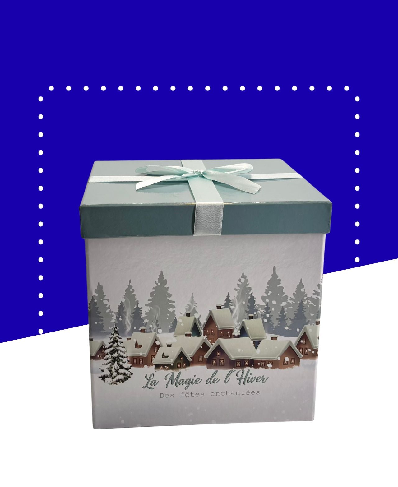 Coffret contenant nougats, calissons, chocolats et pâtes de fruits, pesant 890g.