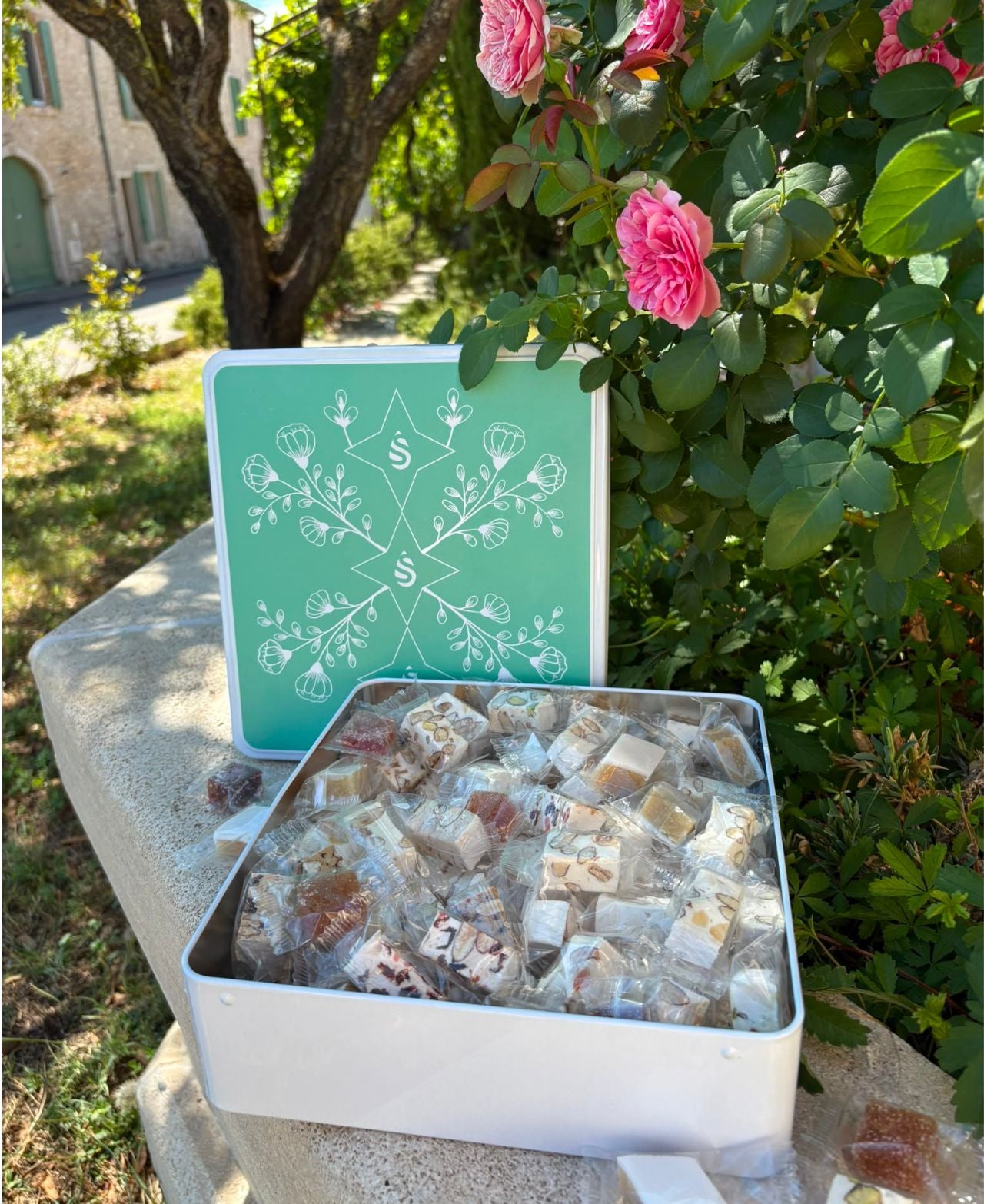 Coffret Boîte métallique Assortiment nougats, polissons & pâtes de fruits
