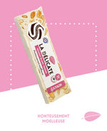 Tendre nougat blanc avec amande grillée et miel de lavande, présenté en morceaux.