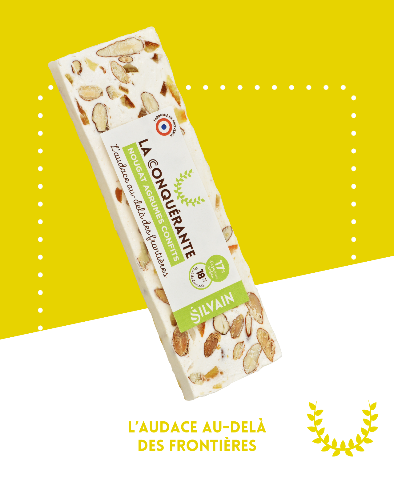 Nougat blanc aux agrumes avec morceaux d'oranges et citrons confits visible en tranche.