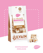 Tendre nougat blanc avec amandes grillées et miel de lavande, présenté en morceaux.